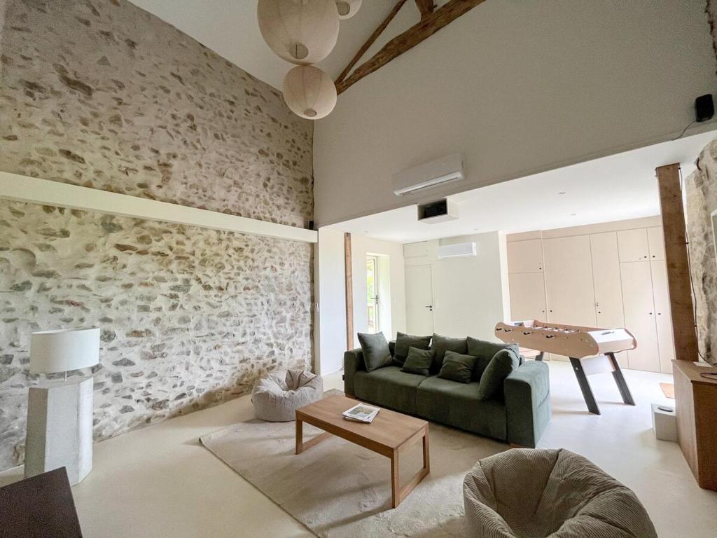 Χώρος καθιστικού στο Maison Pernette, cocon d'évasion avec bain nordique
