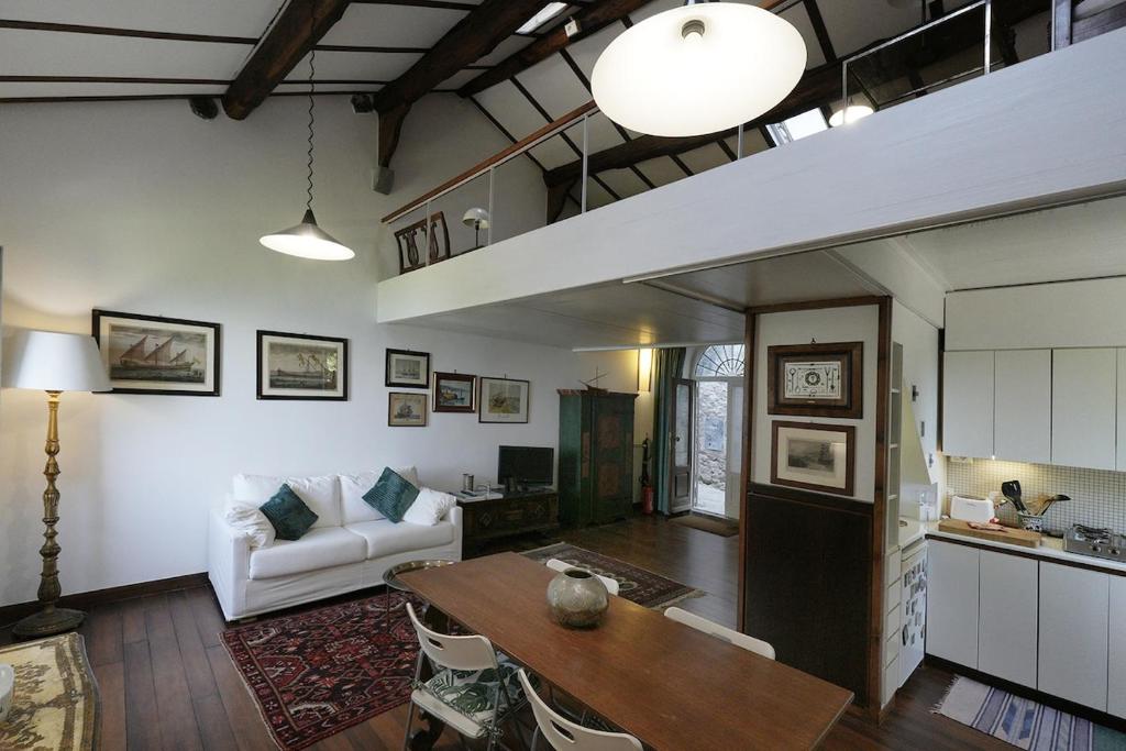 Kuchyň nebo kuchyňský kout v ubytování Unique - Monti district - lake view