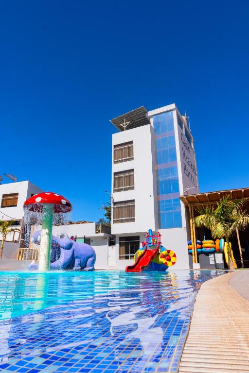 a pool at a resort with a water park at Hotel Gran Marquez in Moquegua
