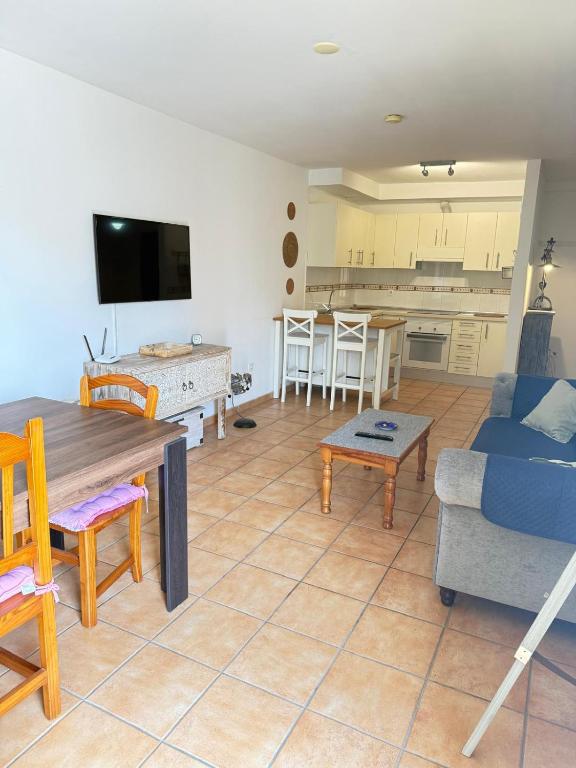 TV a/nebo společenská místnost v ubytování Corralejo Suite