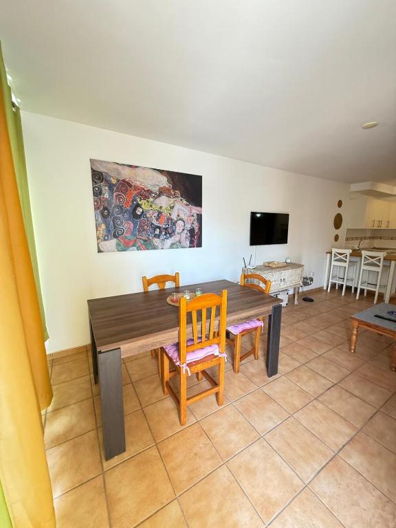 TV a/nebo společenská místnost v ubytování Corralejo Suite