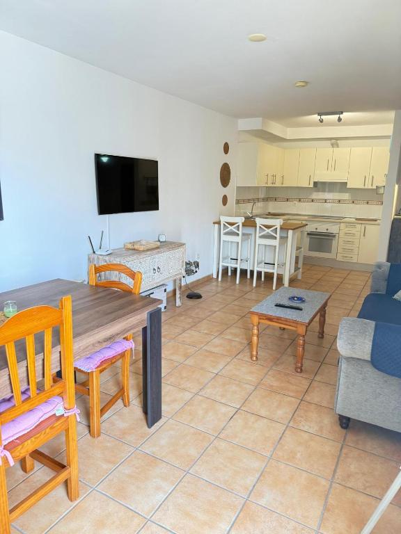TV a/nebo společenská místnost v ubytování Corralejo Suite