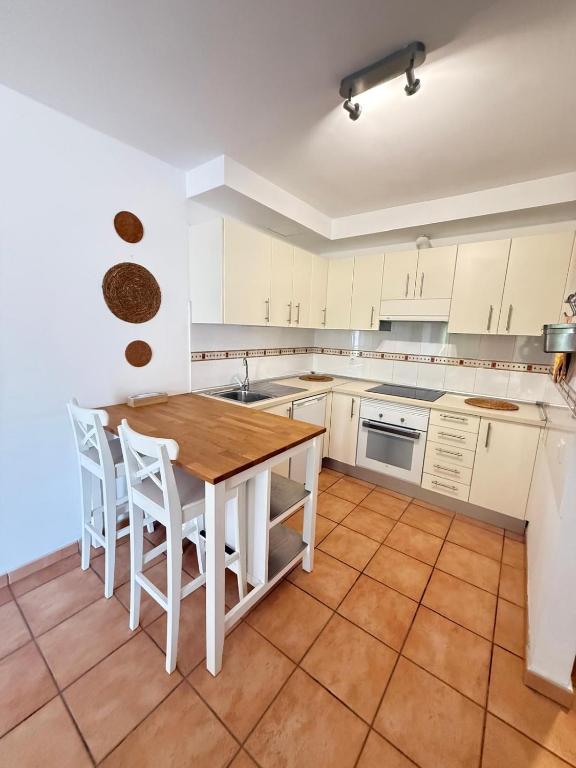 Kuchyň nebo kuchyňský kout v ubytování Corralejo Suite