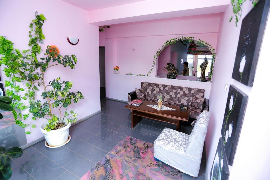 A seating area at Hostel Shatrata