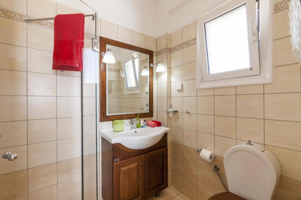 A bathroom at Villa Petrosa by Villa Plus