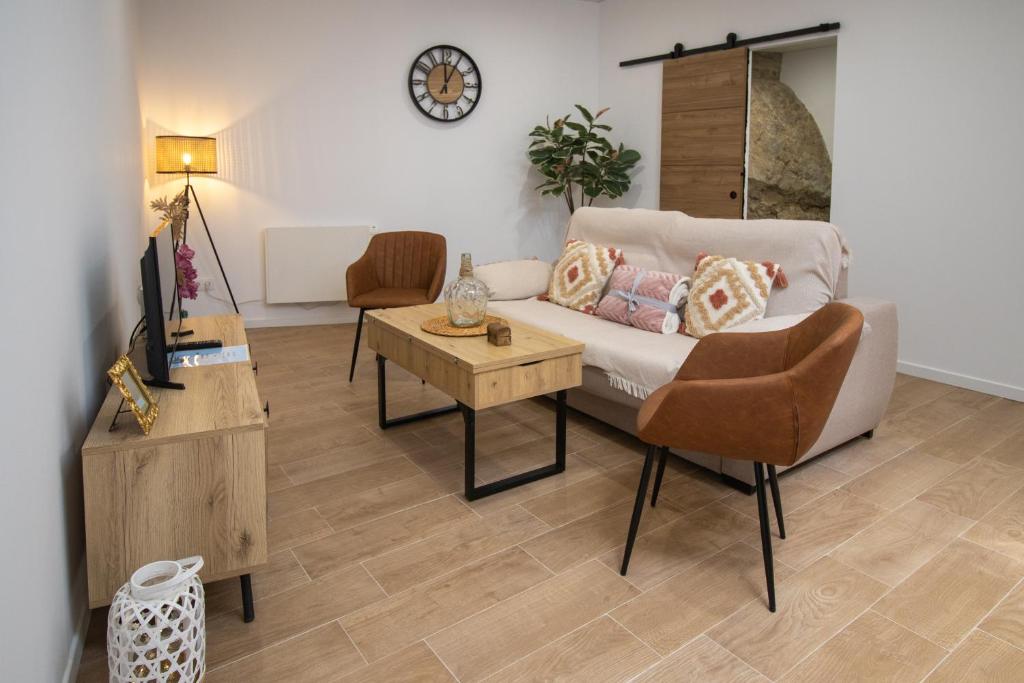 a living room with a couch and a table at Apartamento Esencia en la Roca in Setenil