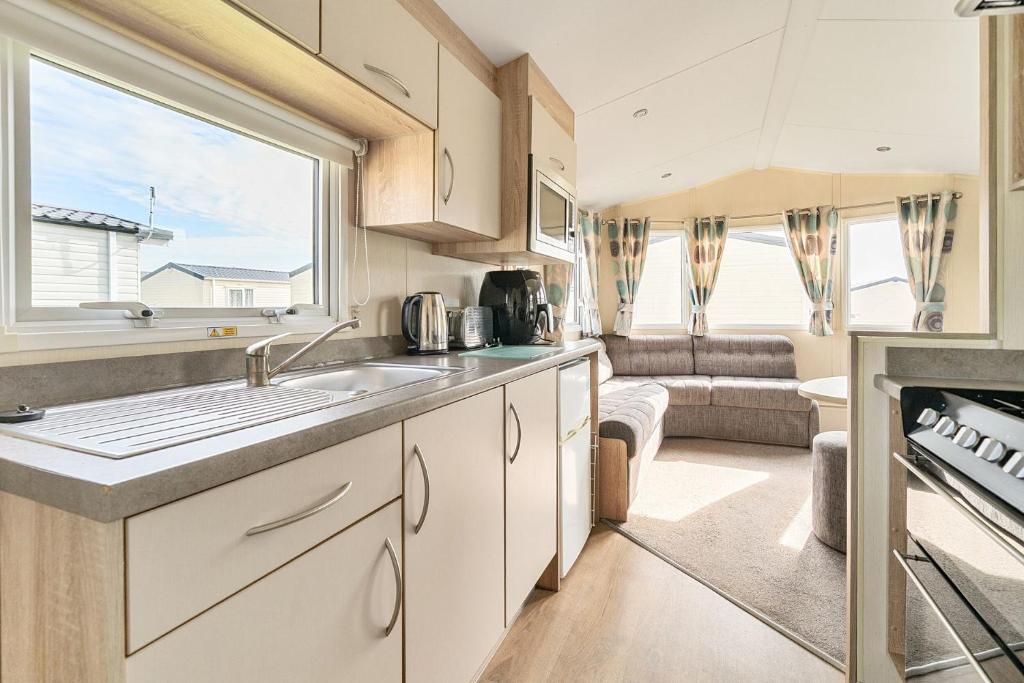 Köök või kööginurk majutusasutuses Golden Dune - Hayling Island