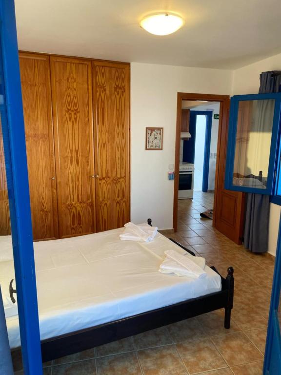 Postel nebo postele na pokoji v ubytování on the sea Despoina apartment at Mochlos Creta