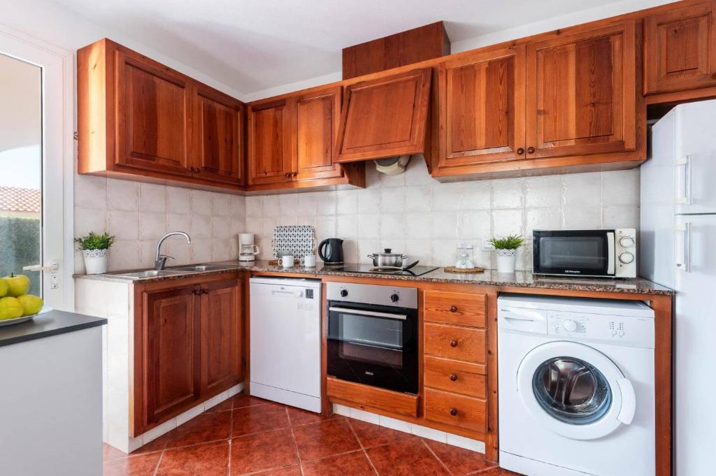Kuchyň nebo kuchyňský kout v ubytování Villa Avellano by Villa Plus