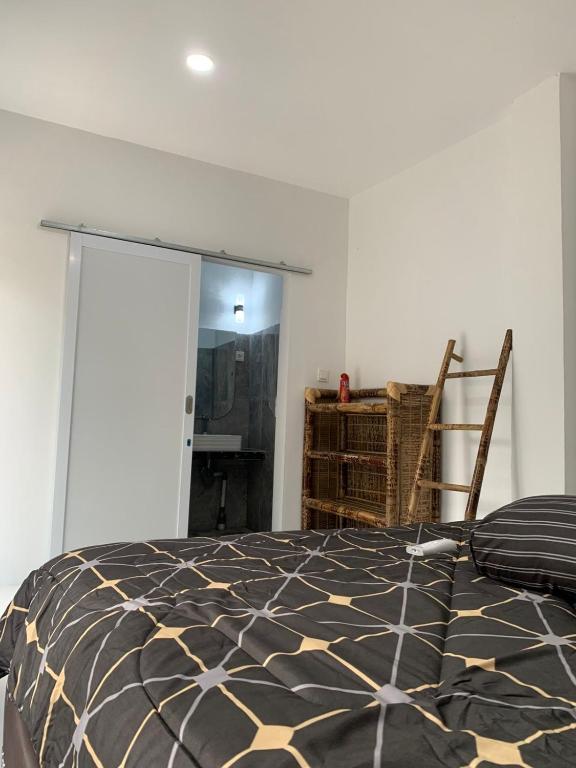 Postel nebo postele na pokoji v ubytování Gili Davidoff Skyline