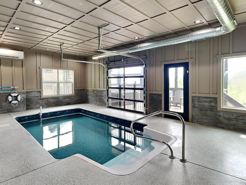 Bazén v ubytování Sunrise in the Cove nebo v jeho okolí