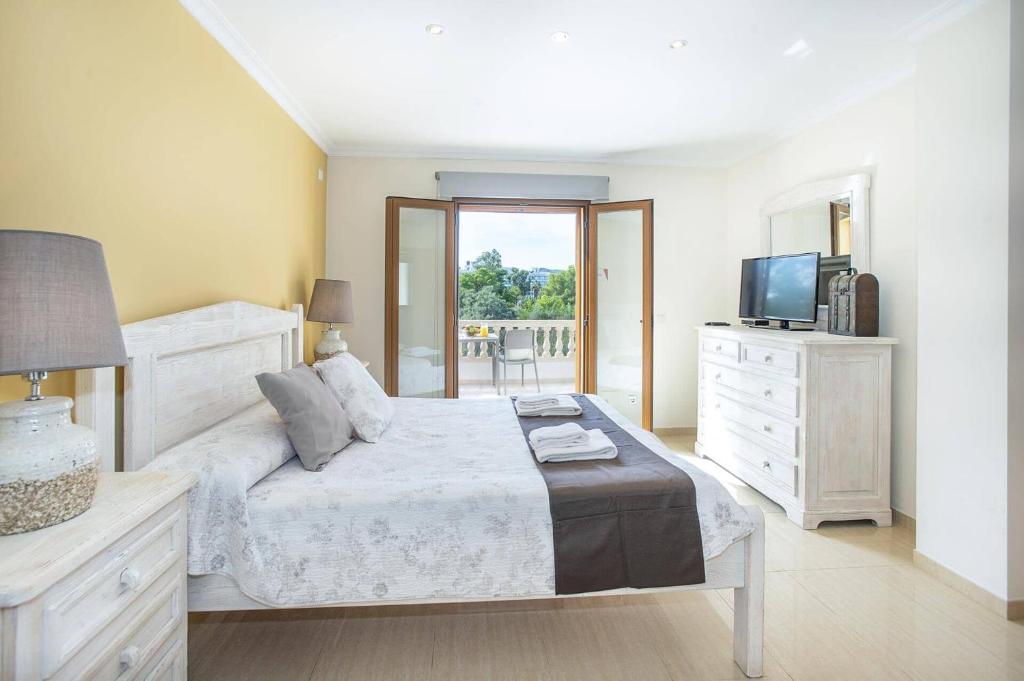 Postel nebo postele na pokoji v ubytování Villa Green Lake by Villa Plus