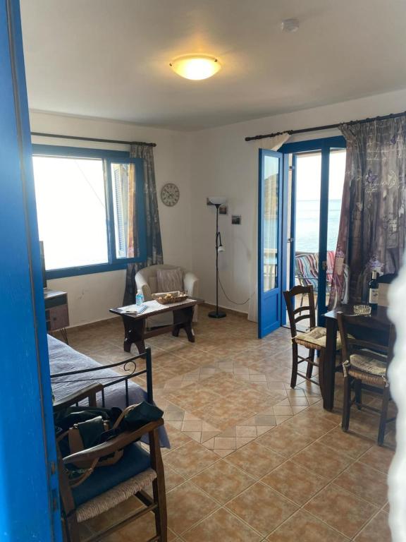 Posezení v ubytování on the sea Despoina apartment at Mochlos Creta