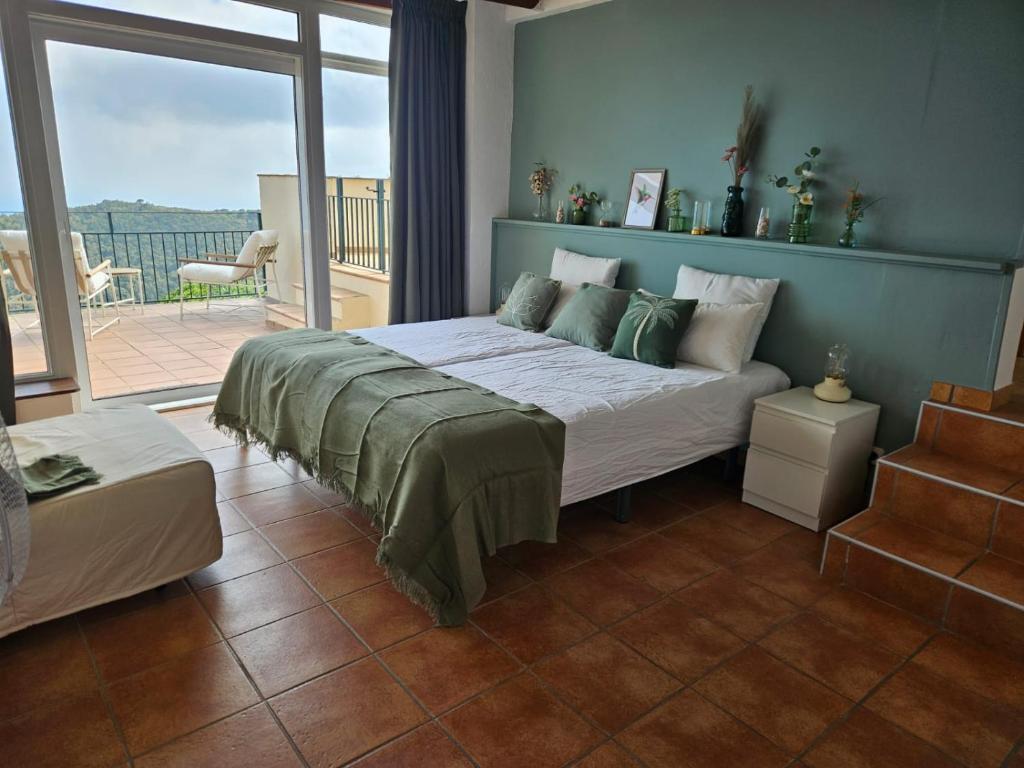 Postel nebo postele na pokoji v ubytování La Roqueta Hotel