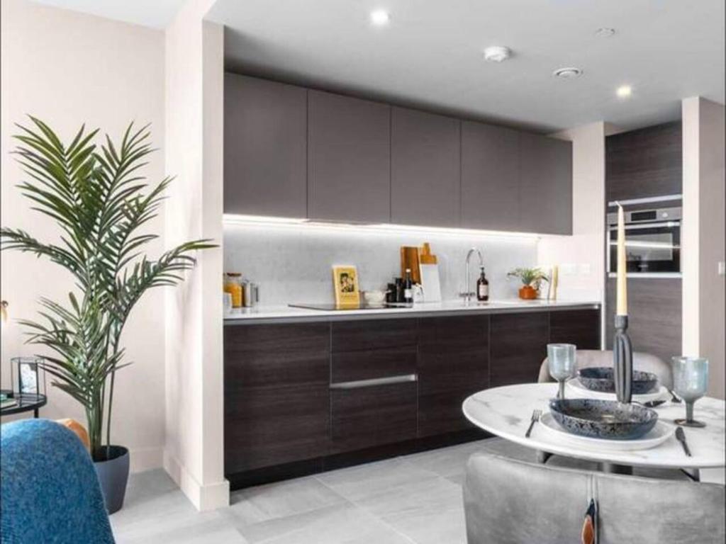 Kuchyň nebo kuchyňský kout v ubytování Mercian Luxury Serviced Apartments- Birmingham City Centre - Better and bigger than a hotel!