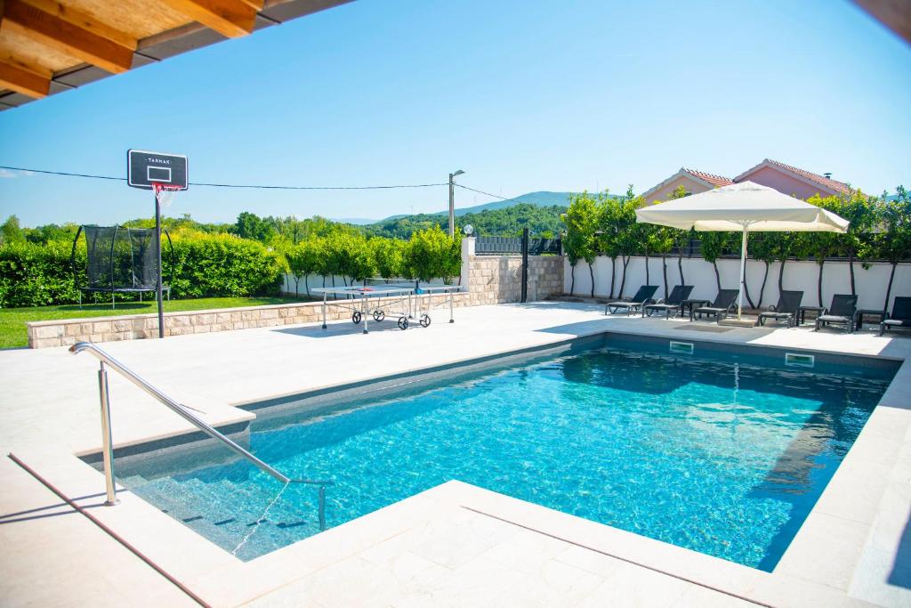 Vacation villa Matic with 7 bedrooms