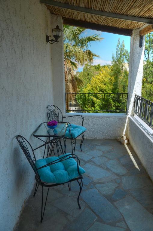 A balcony or terrace at Anna-Malai Penthouse