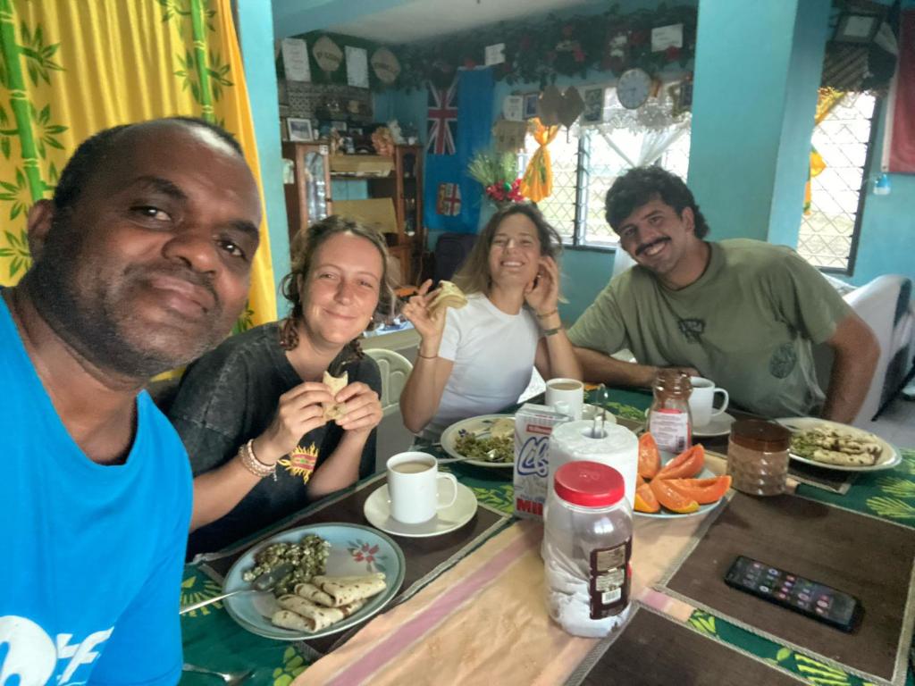 Gestir sem dvelja á Save's Homestay