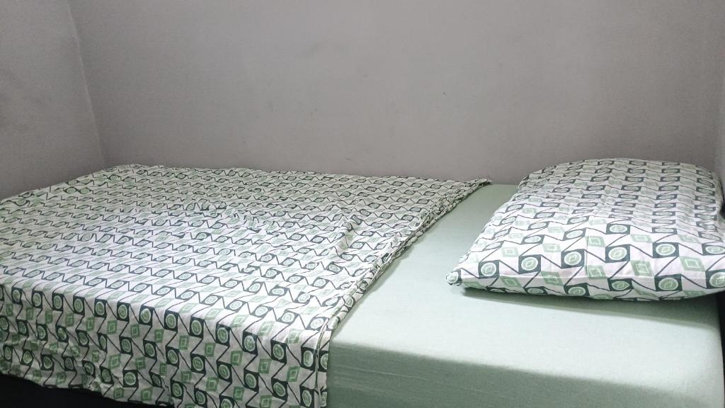 a bed with two pillows on it in a bedroom at Hospedagem Cinelândia AP 617 in Rio de Janeiro