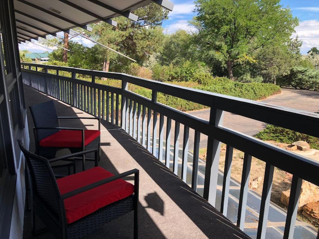 Μπαλκόνι ή βεράντα στο Unique Home 40 acres Peaceful Near Boulder 2 Dogs OK