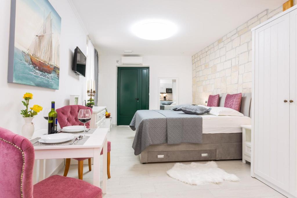Apartments with WiFi Split - 24391