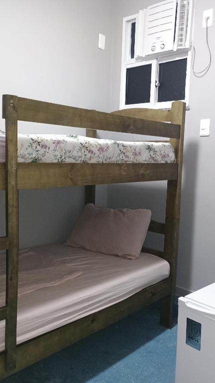 a couple of bunk beds in a room at Hospedagem Cinelândia AP 617 in Rio de Janeiro