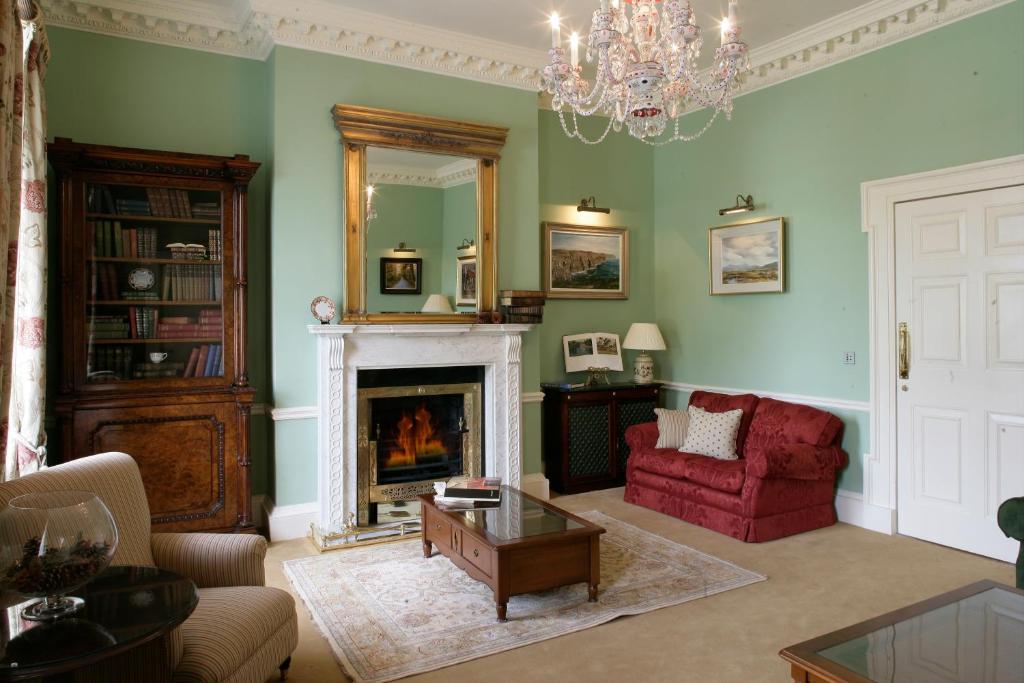 Un lugar para sentarse en Dunboyne Castle Hotel & Spa