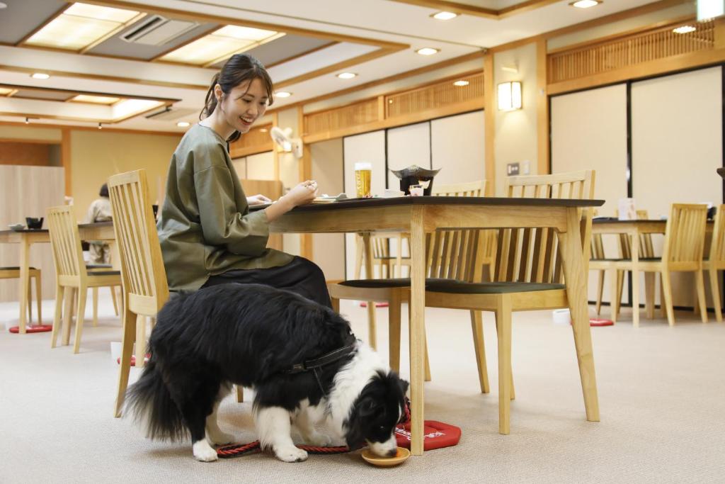 Domácí mazlíčci ubytovaní s hosty v ubytování ゆるり奥日光withDOGS