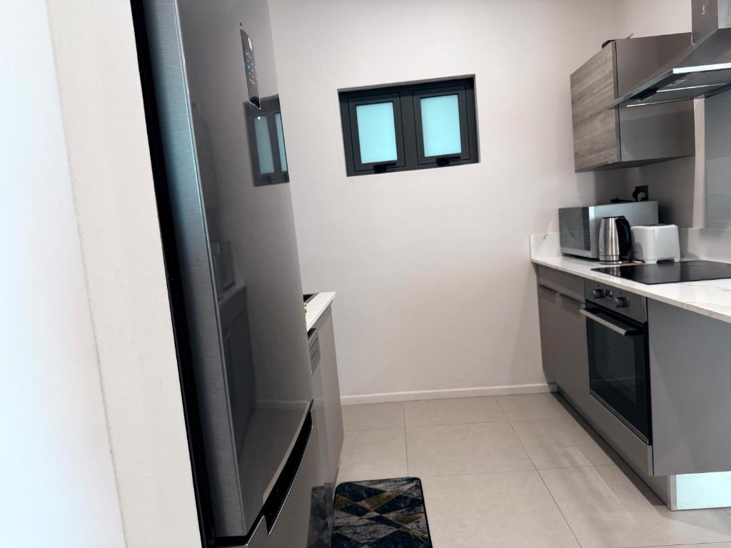 Kuchyň nebo kuchyňský kout v ubytování Sky serenity two rooms apartment