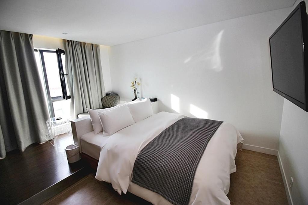 Postel nebo postele na pokoji v ubytování Hapjeong Circle Hotel