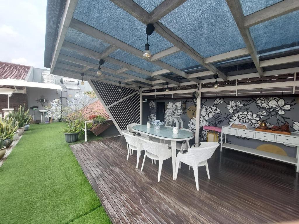 Zahrada ubytování Ndalem Bu Fit Villa