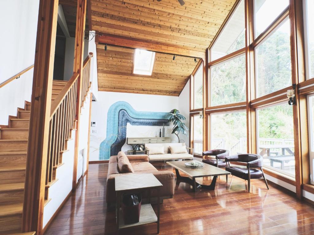 Posezení v ubytování Monterey House by SANA