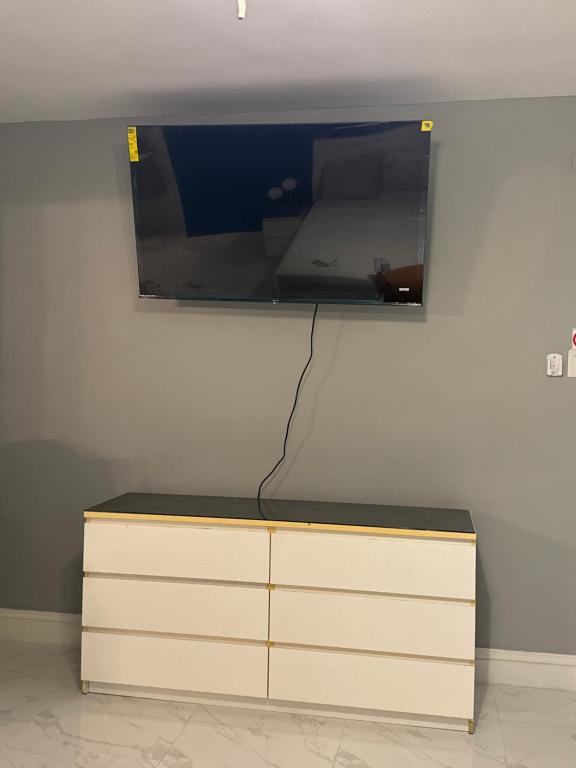 TV a/nebo společenská místnost v ubytování Blue water