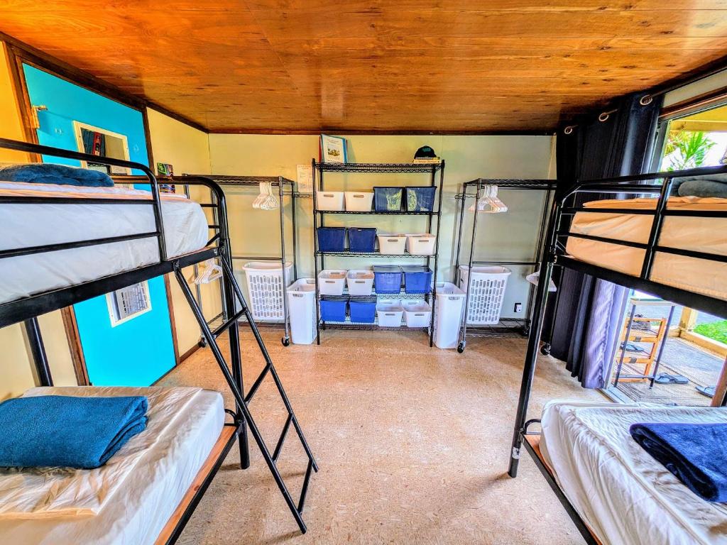Postel nebo postele na pokoji v ubytování Hamakua Guesthouse