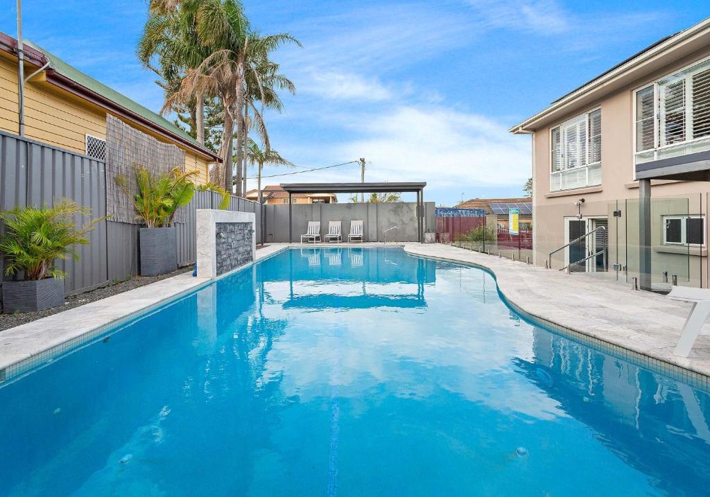 Bazén v ubytování Shellharbour Poolside Escape nebo v jeho okolí