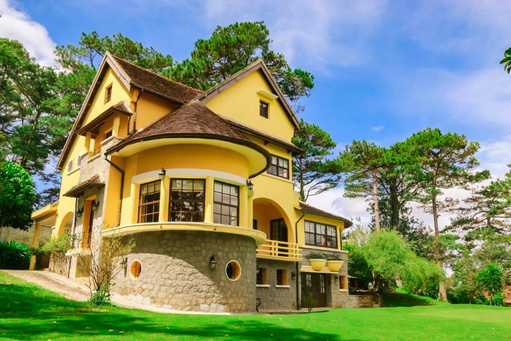 Tòa nhà nơi resort tọa lạc