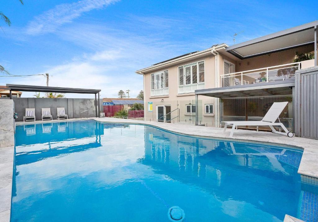 Bazén v ubytování Shellharbour Poolside Escape nebo v jeho okolí