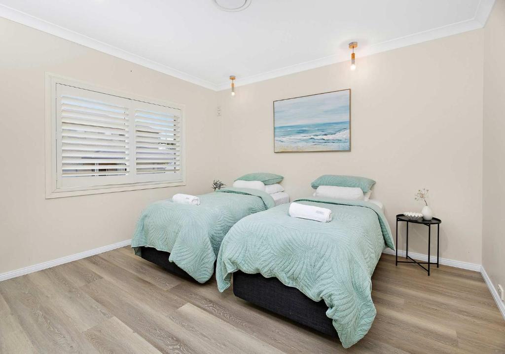 Postel nebo postele na pokoji v ubytování Shellharbour Poolside Escape
