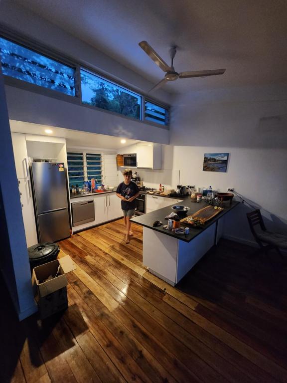 Kuchyň nebo kuchyňský kout v ubytování Waterfront modern 3br home Vale Ni Vonu