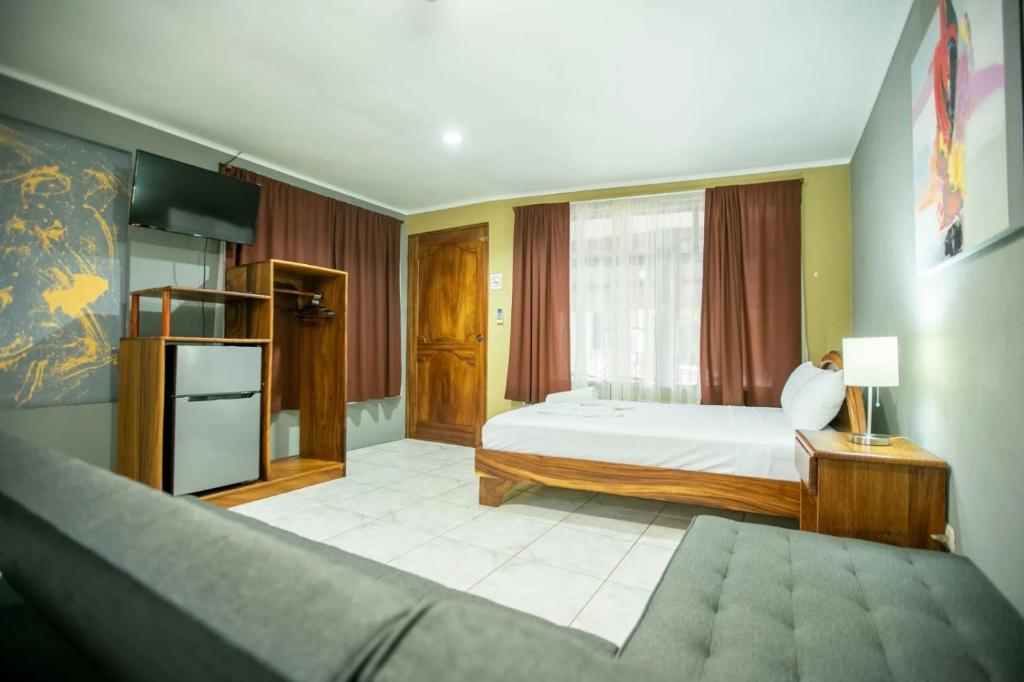 Kuchyň nebo kuchyňský kout v ubytování Coati Arenal Lodge