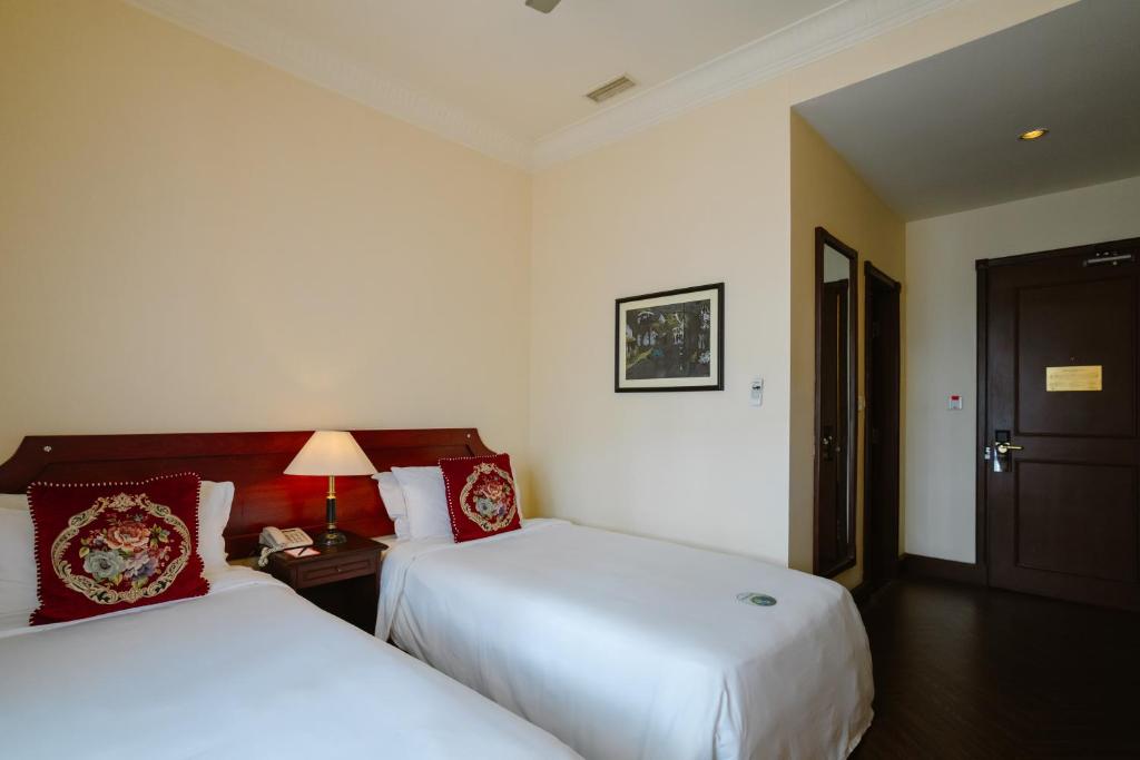 Postel nebo postele na pokoji v ubytování Du Parc Hotel Dalat