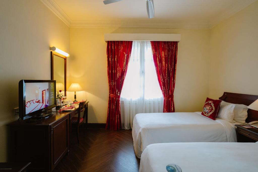 Postel nebo postele na pokoji v ubytování Du Parc Hotel Dalat