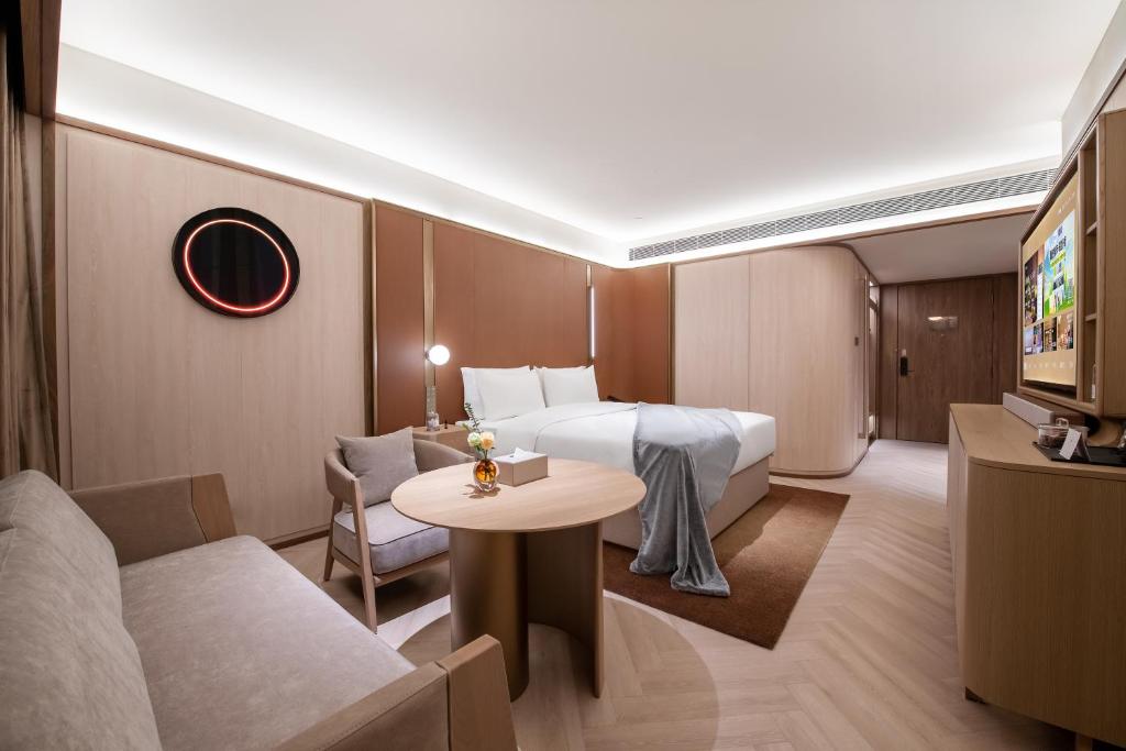 Postel nebo postele na pokoji v ubytování 西安高新锦业路桔子水晶酒店