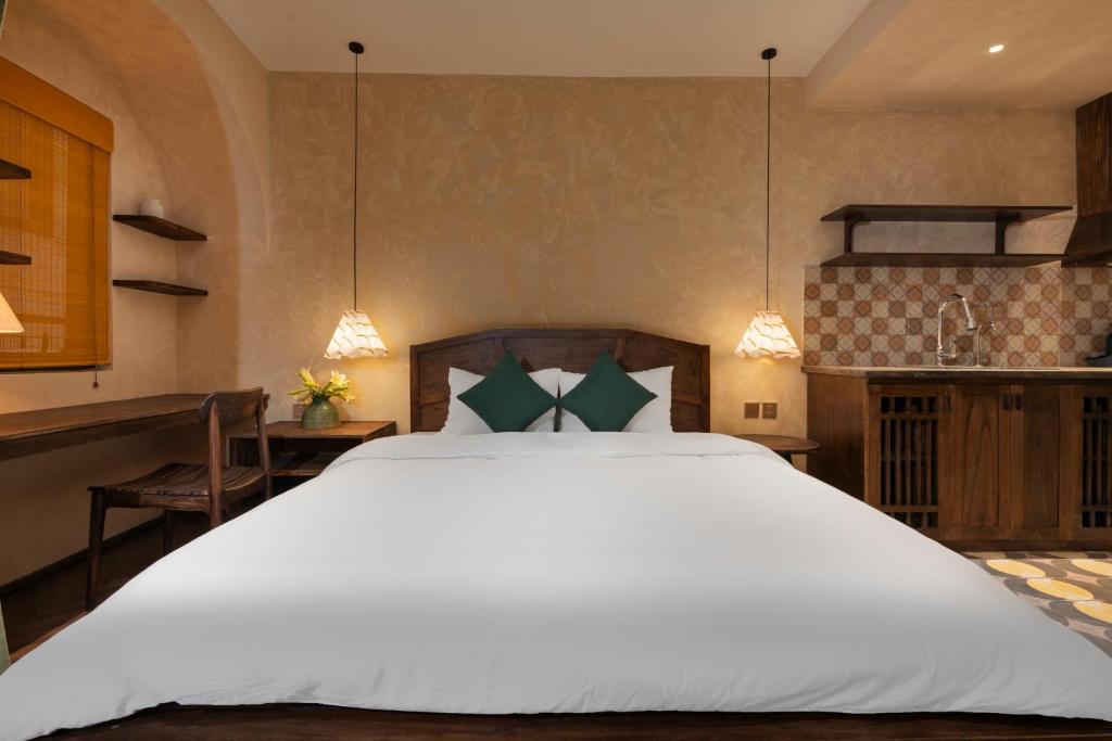 Postel nebo postele na pokoji v ubytování Tranquility Suites Westlake