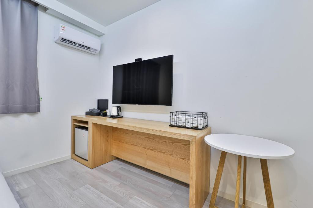 TV a/nebo společenská místnost v ubytování Sloth Hotel Busan Seomyeon