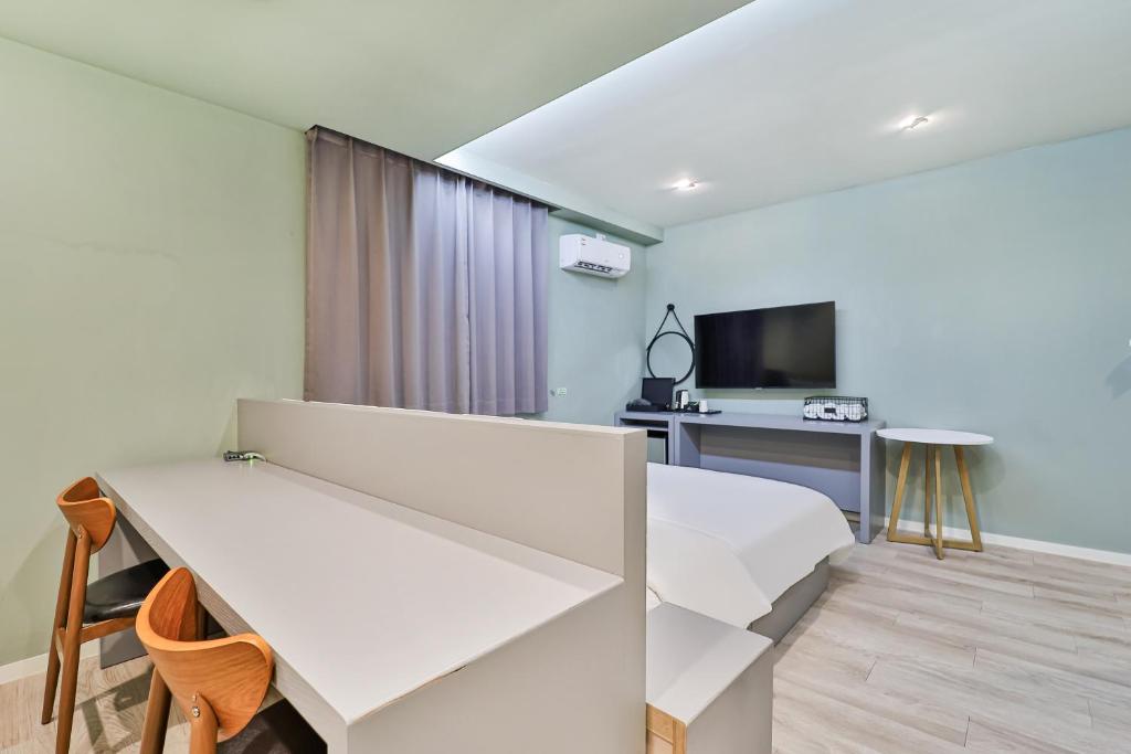 TV a/nebo společenská místnost v ubytování Sloth Hotel Busan Seomyeon