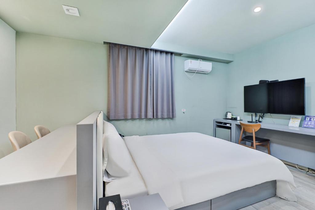 TV a/nebo společenská místnost v ubytování Sloth Hotel Busan Seomyeon