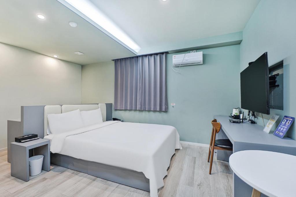 TV a/nebo společenská místnost v ubytování Sloth Hotel Busan Seomyeon