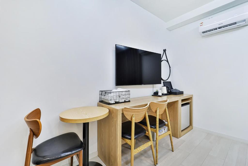TV a/nebo společenská místnost v ubytování Sloth Hotel Busan Seomyeon
