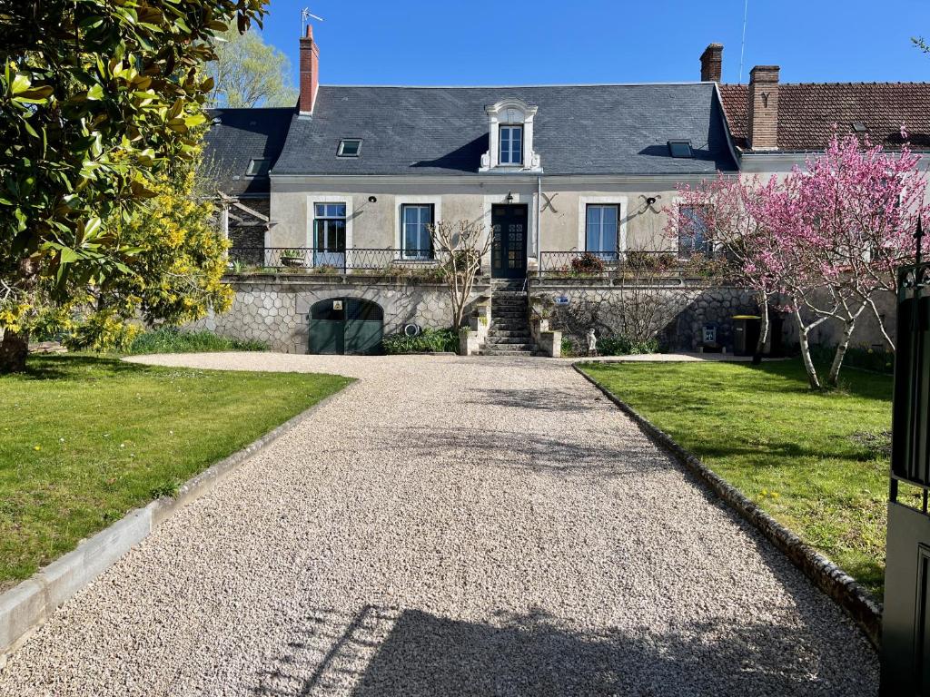 Κήπος έξω από το Maison des Sources Touraine